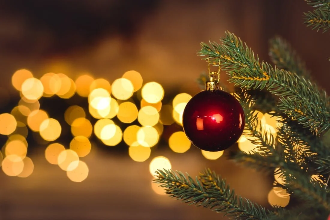 Read more about the article Lav dine egne flotte personlige julekugler med billede og navn